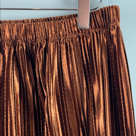 June & Hudson Elegant Copper Pleated Skirt Size M - Picture 4 of 7
